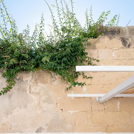 Dimora Bianca Apartment *